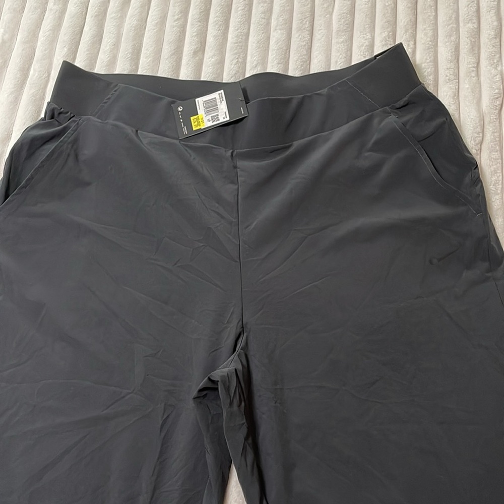 Nike Bliss Victory Standard Fit Mid Rise 7/8 Length Pant NWT | Size 1X - Picture 2 of 10